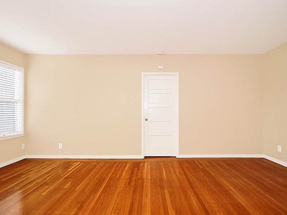 3rd image of 360 Cowper St APT 16