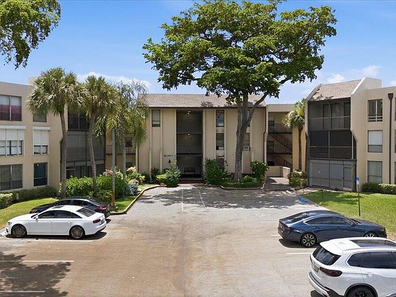 2nd image of 6301 N UNIVERSITY Drive #206