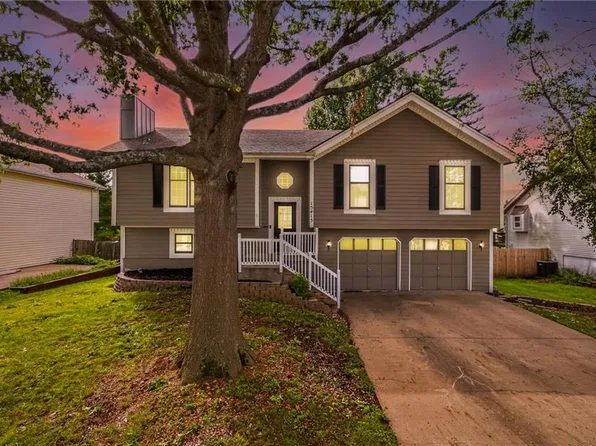 15413 W 152nd St, Olathe, KS 66062