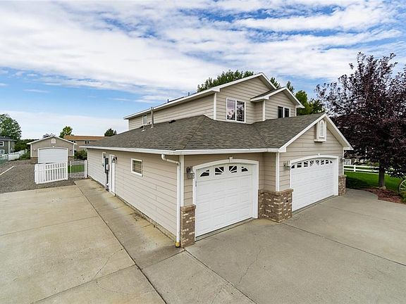 2nd image of 3434 Clearwater Dr