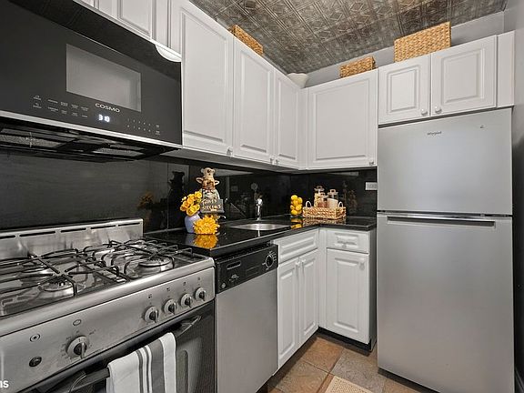 4th image of 333 E 75th St APT 8D