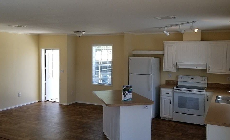 2nd image of 9100 SW 27th Ave Lot A021