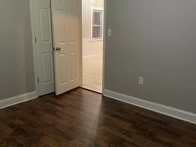 907 Dock St — Photo 3