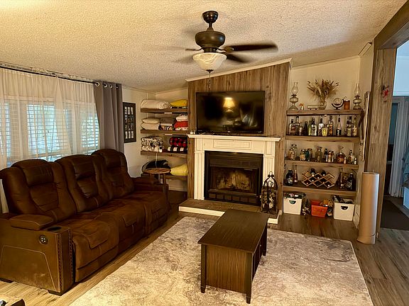 4th image of 689 Schmitt Rd