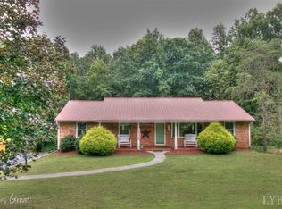 1133 Forestland Dr, Vinton, VA 24179