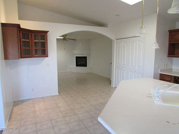5th image of 2450 S Mountain View Dr
