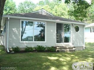 10159 Lakeshore Dr, Chippewa Lake, MI 49320