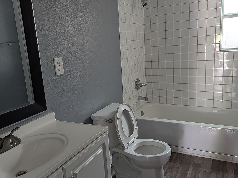 1st image of 2028 We Roberts St