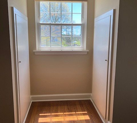 4th image of 50 Morgan Ave