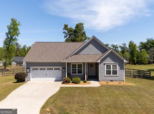 520 N Point Cir, Hartwell, GA 30643