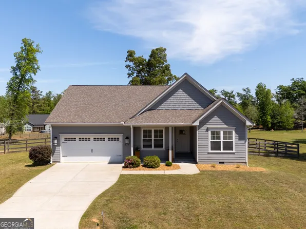 520 N Point Cir, Hartwell, GA 30643