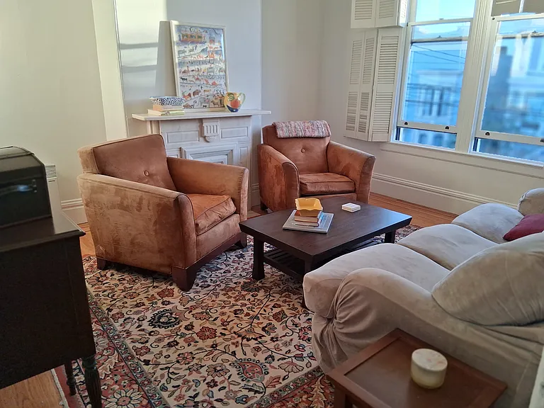 1528 Baker St — Photo 4