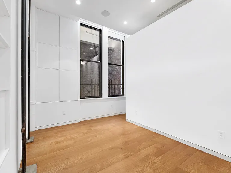 103 5th Ave #4 — Photo 11