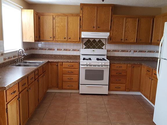 2nd image of 3025 Kleimann Ave