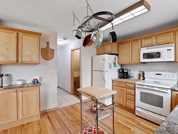 4th image of 600 1st Ave S