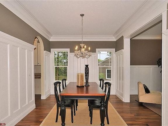 3rd image of 627 Rosewood Ln