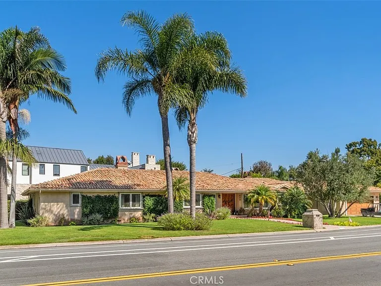 600 Cliff Dr — Photo 2