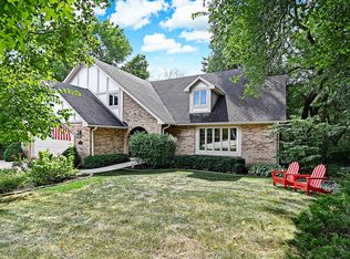 869 Maryknoll Cir, Glen Ellyn, IL 60137