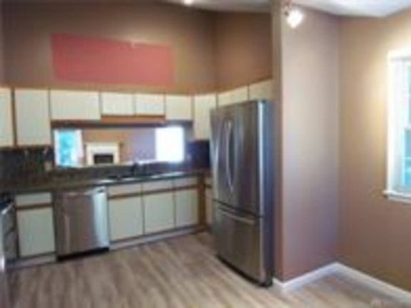 4th image of 3411 Darbyshire Dr