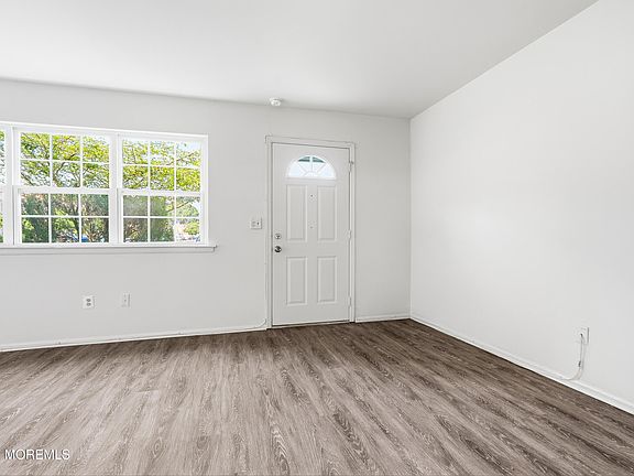 4th image of 38 Briar Mills Drive