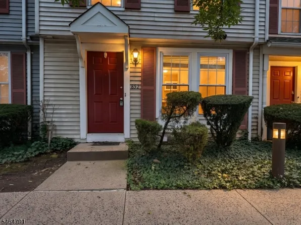 852 Valley St, Vauxhall, NJ 07088