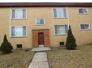 747 Walnut St #2W, Waukegan, IL 60085