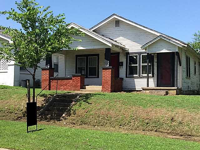 2nd image of 718 N Hobson Ave