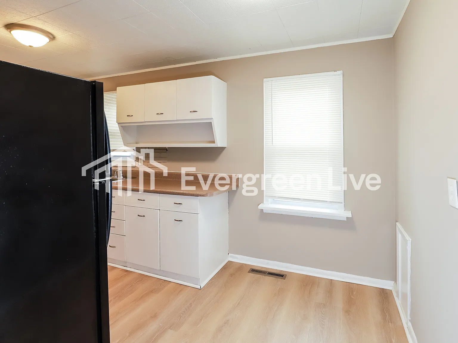 4 bed, 2.0 bath, 1106 sqft, $1,345 — Photo 4