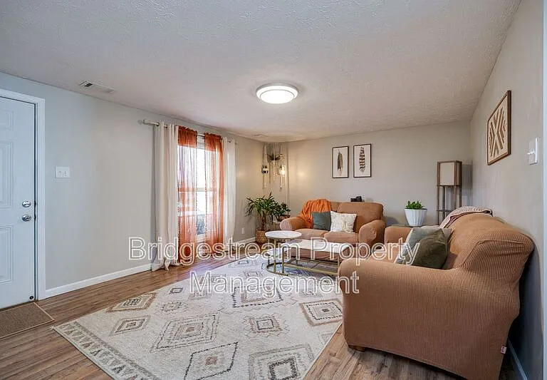 655 Eavey St — Photo 6