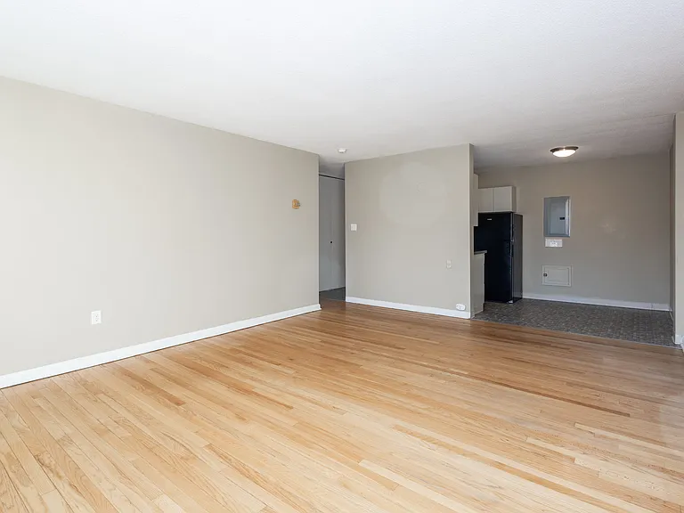 Kent Apartments — Photo 57