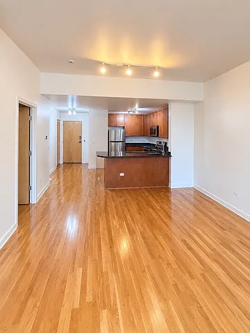 1 bed, 850 sqft, $2,100 — Photo 3