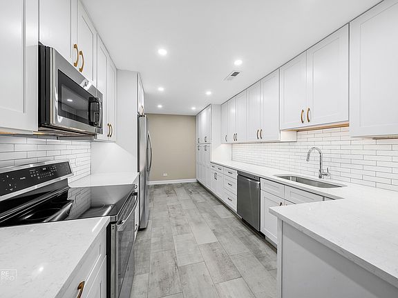 4th image of 8210 Elmwood St #312