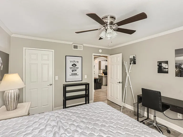 5146 S Jones Blvd #207 — Photo 7