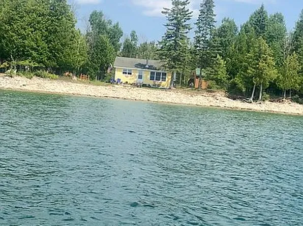 4383 Deerfield T Ln, Rapid River, MI 49878