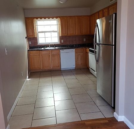 4th image of 5-7 N 6th St #3