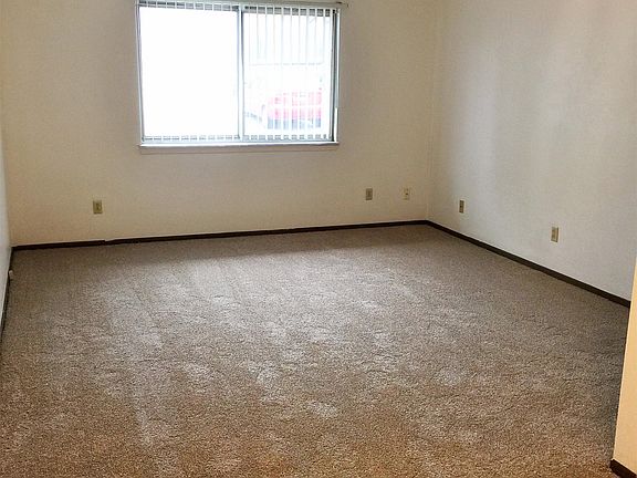 2nd image of 806 W Pine Hill Ln APT 09