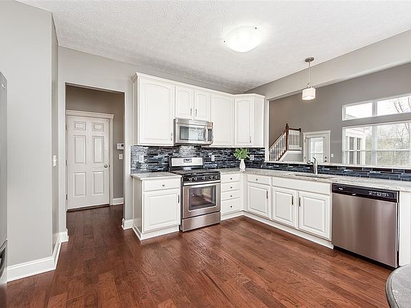 5th image of 5860 Triplett Sq