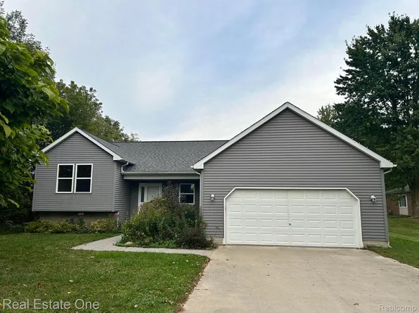 8348 N Genesee Rd, Mount Morris, MI 48458