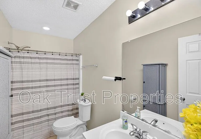 137 Venice St — Photo 14