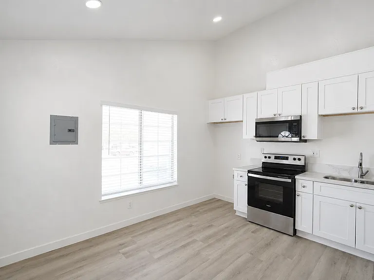 12549 Lasselle St — Photo 16