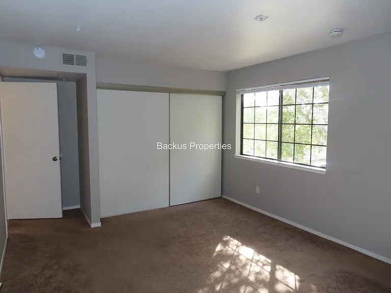 530 Pheasant Ridge Rd — Photo 9