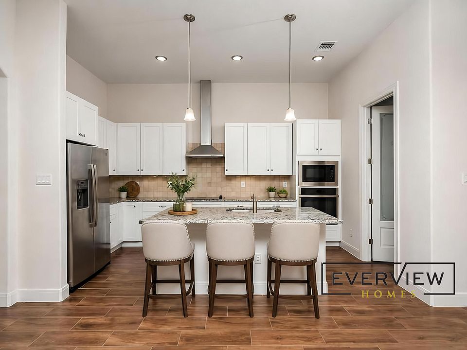 1st image of 530 Carriage House