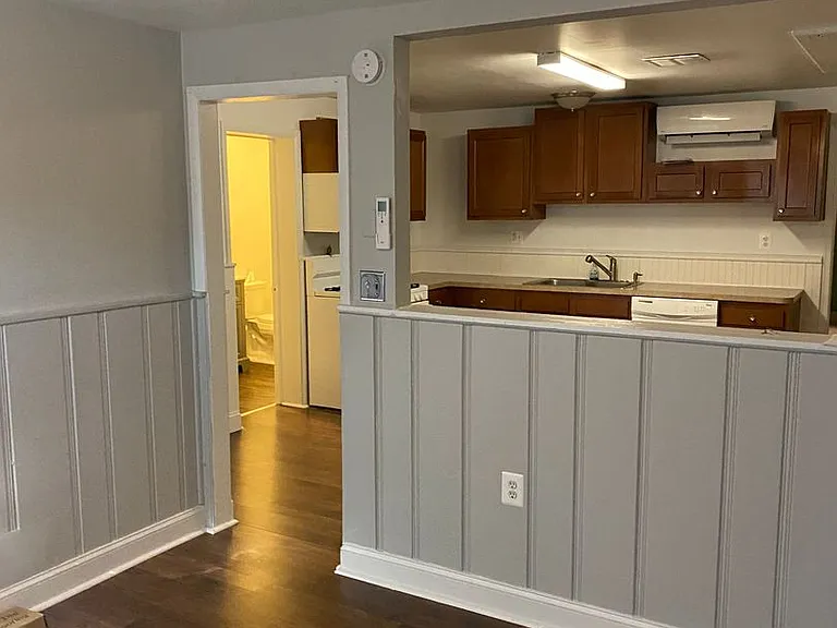 22 Bloomsbury Ave #C — Photo 8