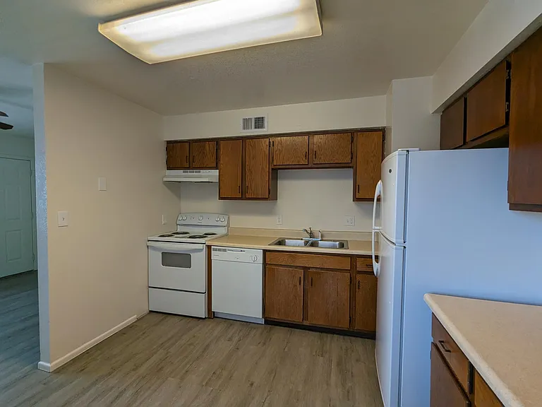 2059 N Winterhaven #101 — Photo 28