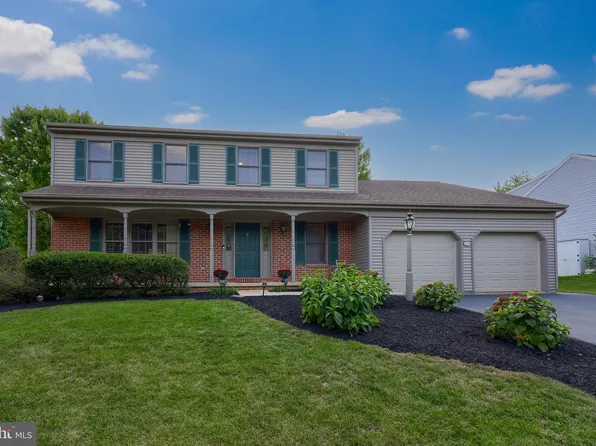 1054 Whitemarsh Dr, Lancaster, PA 17601
