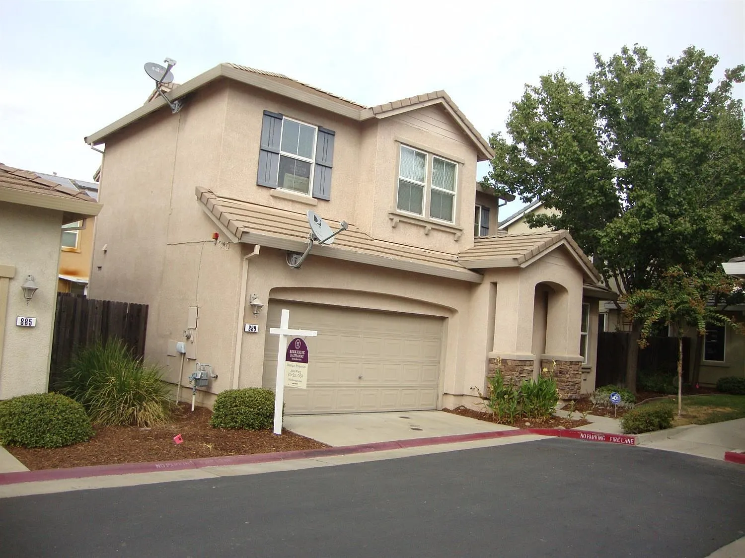 889 Courtyards Loop photo 1