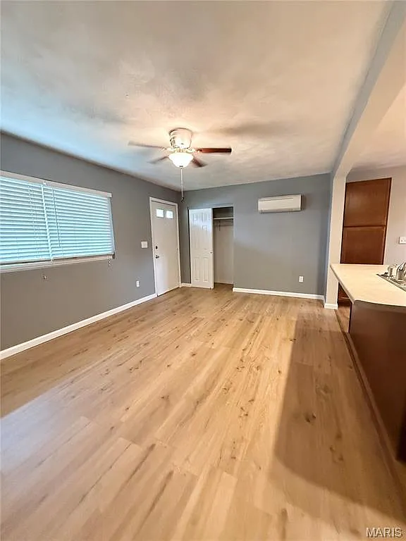 2 bed, 1.0 bath, 820 sqft, $1,200 — Photo 2
