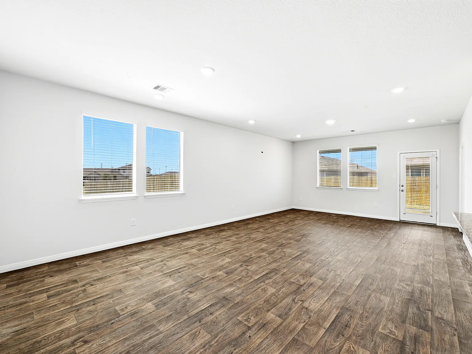 4 bed, 1852 sqft, $1,995 — Photo 3
