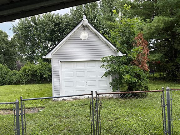 4th image of 137 Cassius Ct