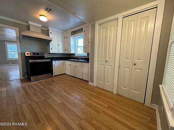 4th image of 1305 E Saint Victor St